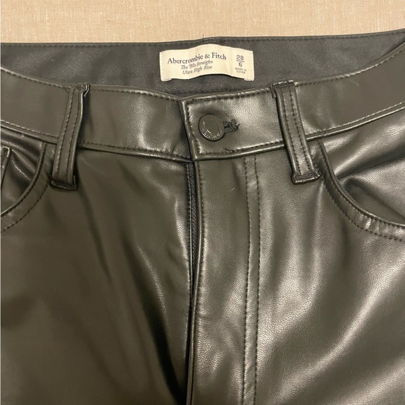 Abercrombie vegan leather 90s straight pant - Picture 7 of 7